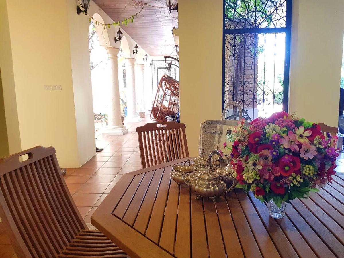 Prompimarn Villa Toscana Bangkok Exteriör bild