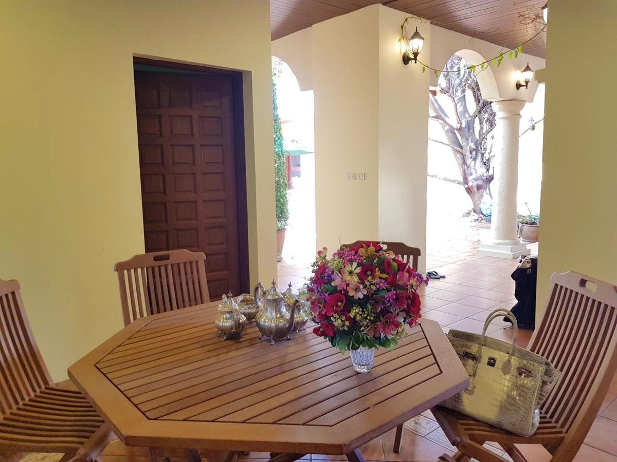 Prompimarn Villa Toscana Bangkok Exteriör bild