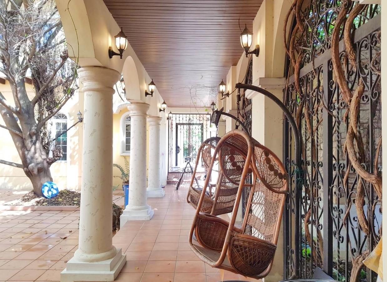Prompimarn Villa Toscana Bangkok Exteriör bild
